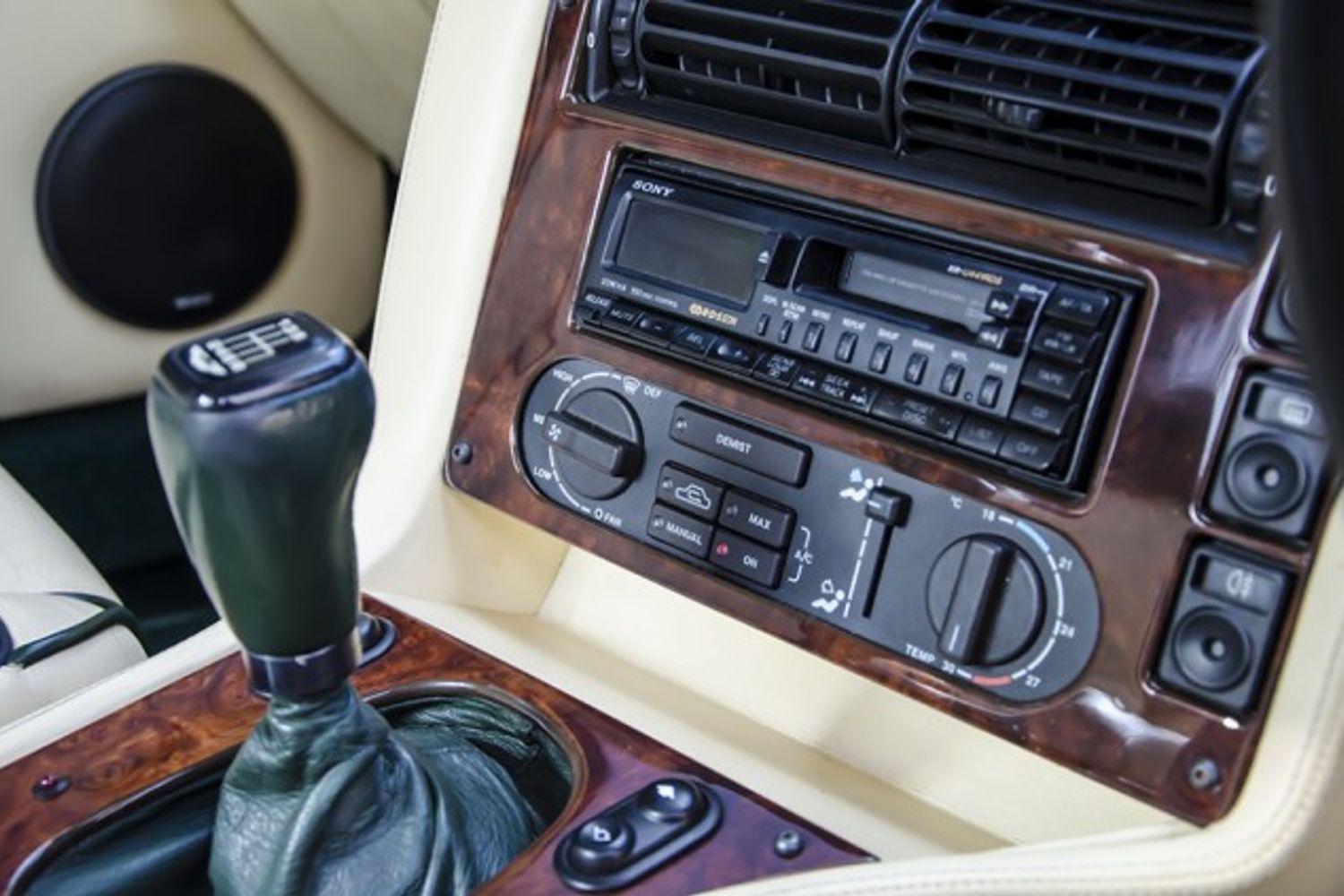 ASTON MARTIN Virage Vantage 550 Supercharged