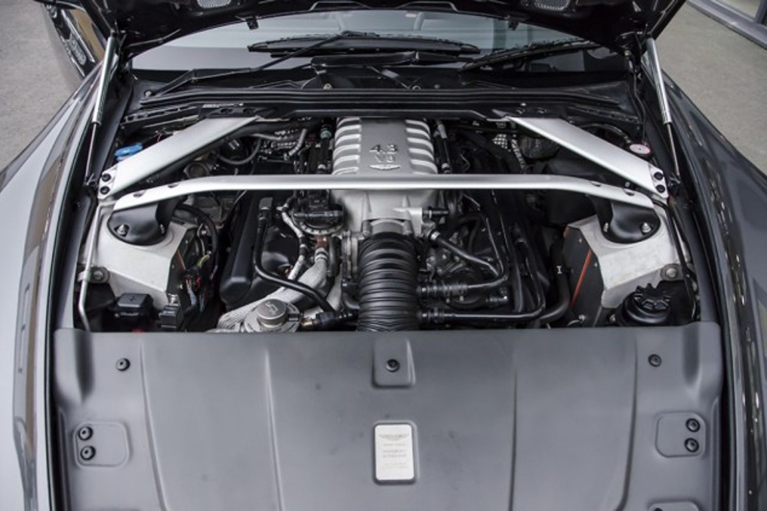 ASTON MARTIN V8 VANTAGE ROADSTER 2dr Sportshift