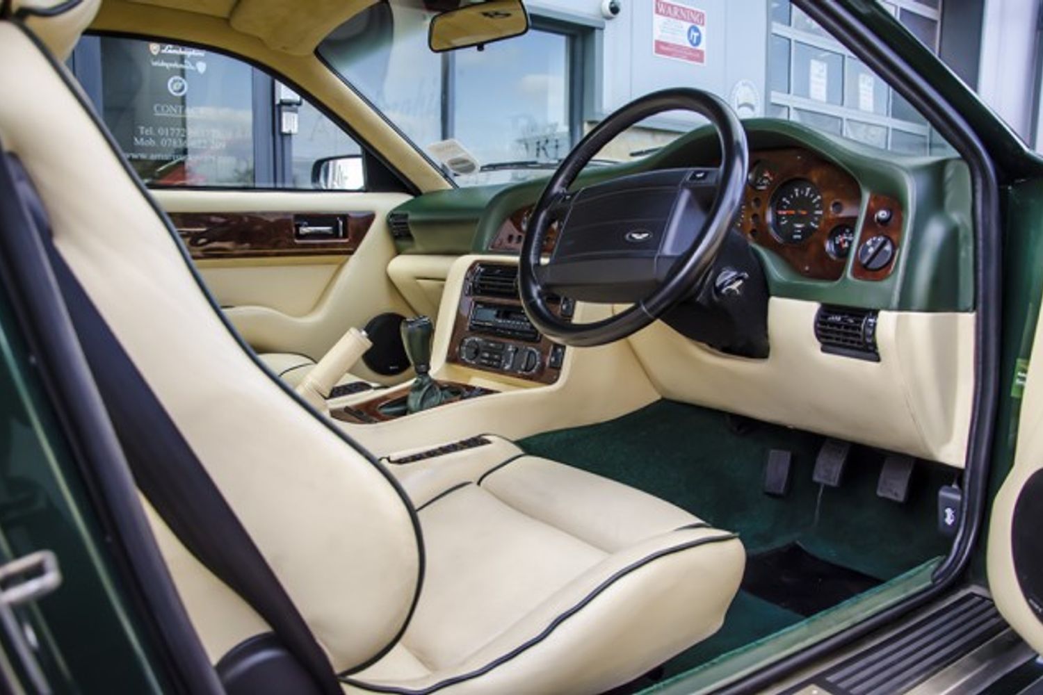 ASTON MARTIN Virage Vantage 550 Supercharged
