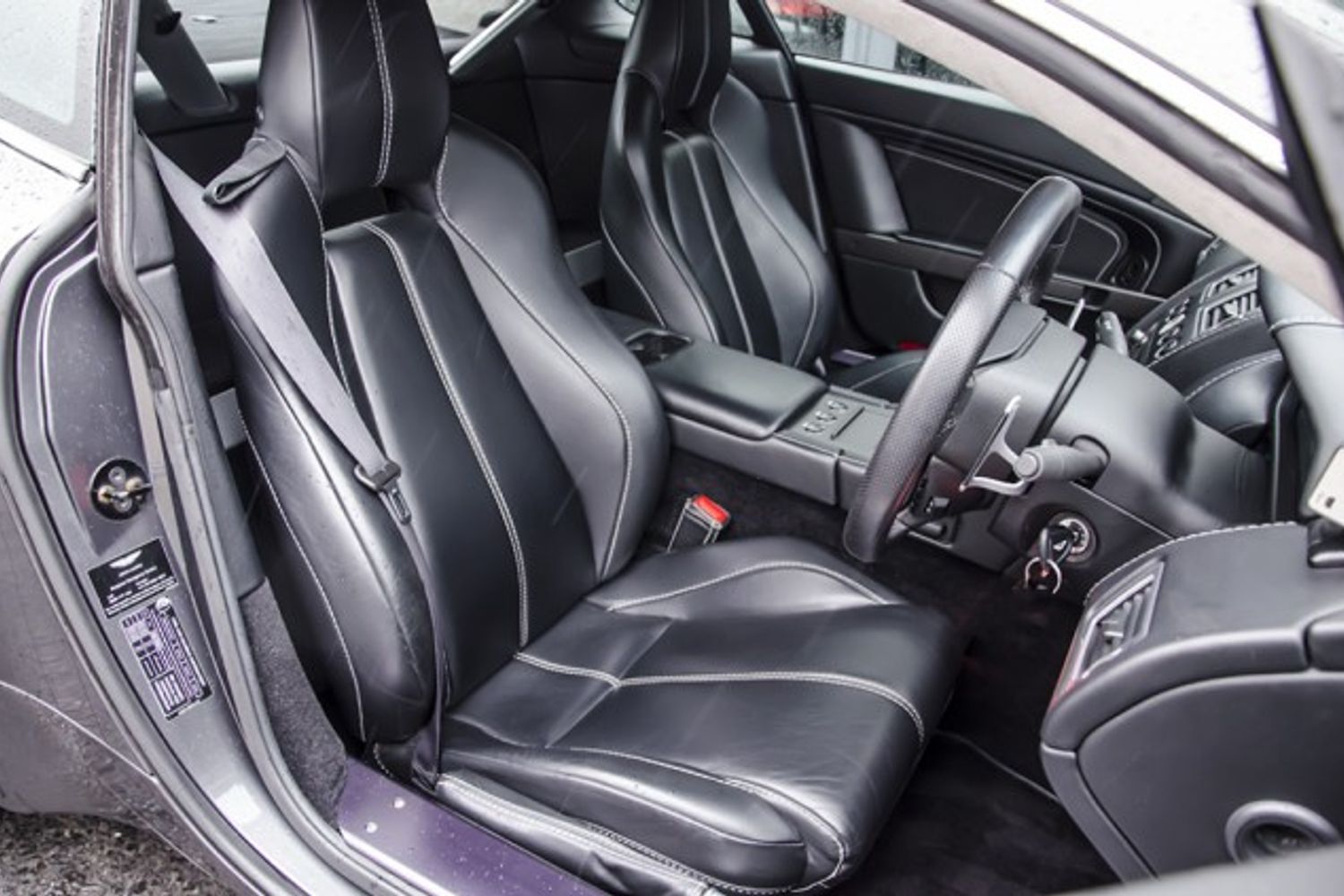 ASTON MARTIN V8 VANTAGE ROADSTER 2dr Sportshift