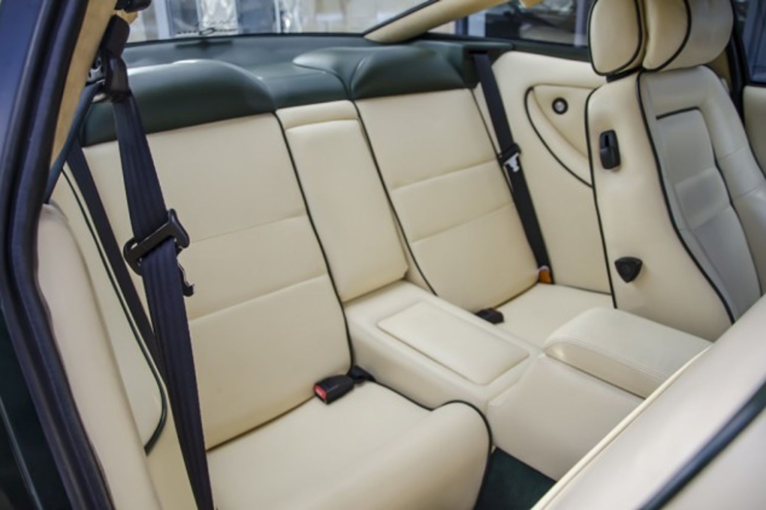 ASTON MARTIN Virage Vantage 550 Supercharged