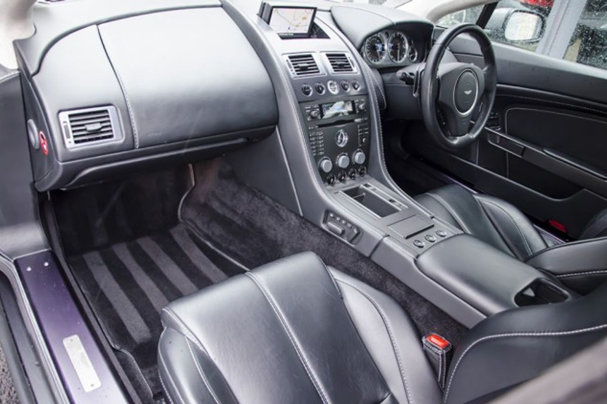 ASTON MARTIN V8 VANTAGE ROADSTER 2dr Sportshift