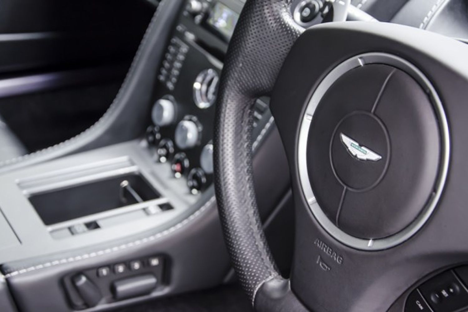 ASTON MARTIN V8 VANTAGE ROADSTER 2dr Sportshift