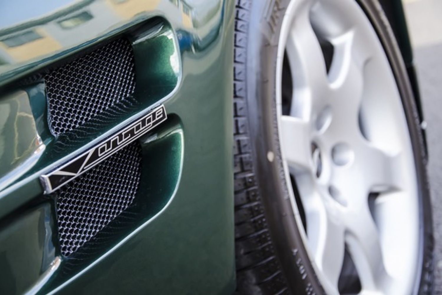 ASTON MARTIN Virage Vantage 550 Supercharged