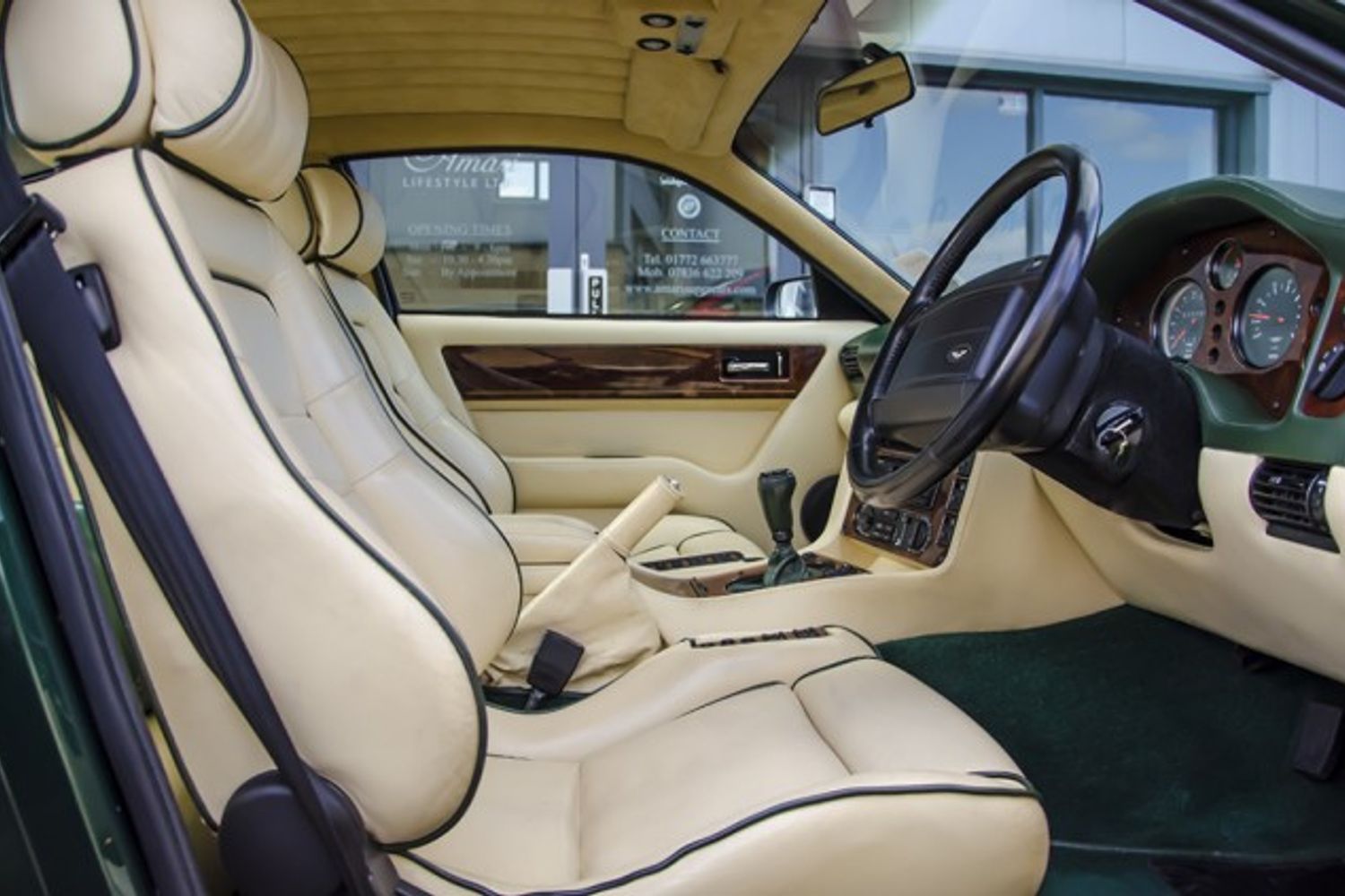 ASTON MARTIN Virage Vantage 550 Supercharged