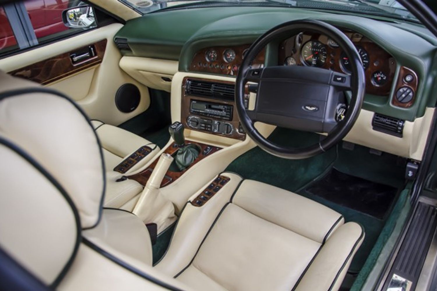 ASTON MARTIN Virage Vantage 550 Supercharged