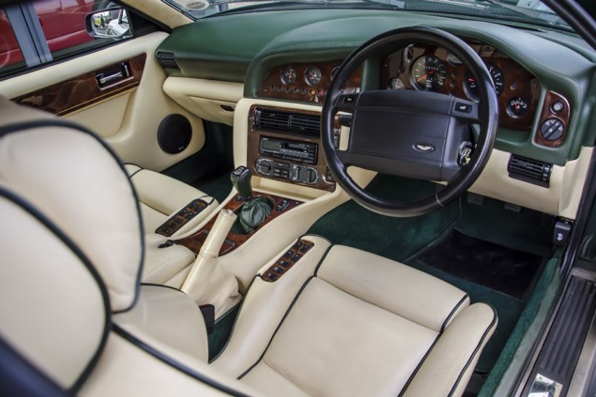 ASTON MARTIN Virage Vantage 550 Supercharged