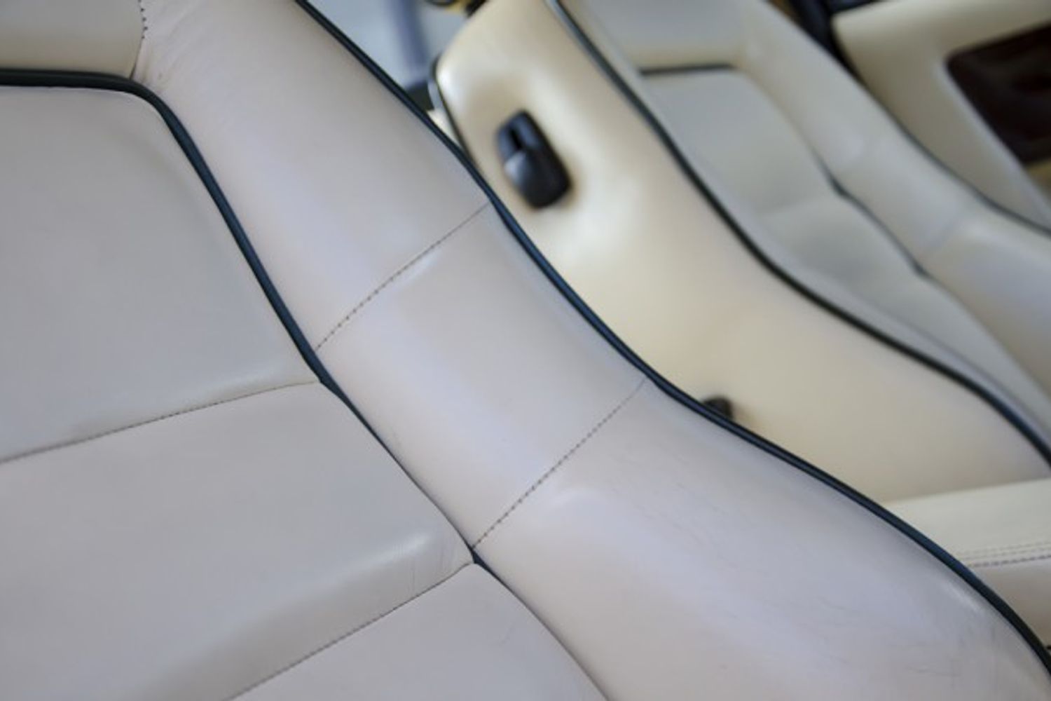 ASTON MARTIN Virage Vantage 550 Supercharged