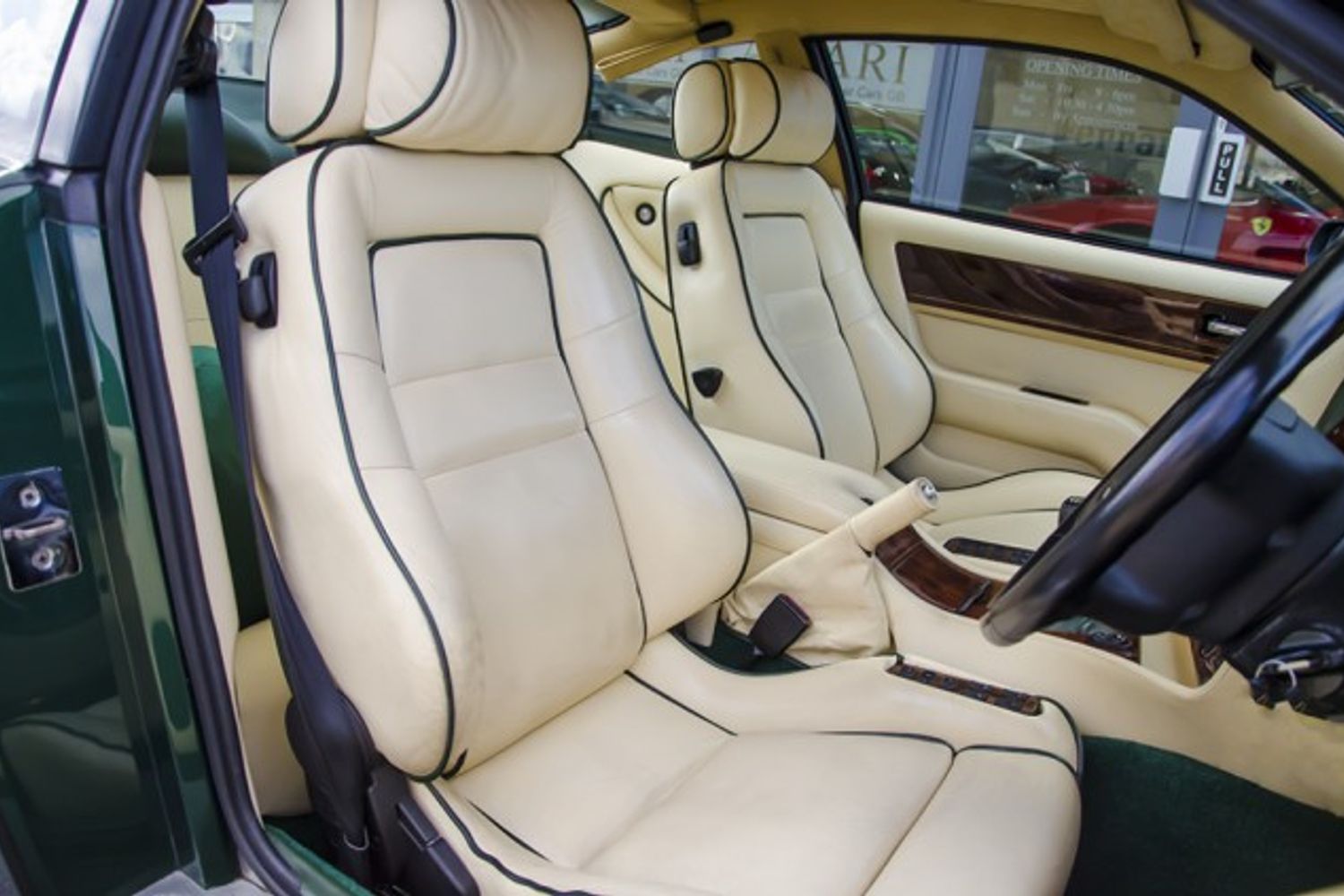 ASTON MARTIN Virage Vantage 550 Supercharged