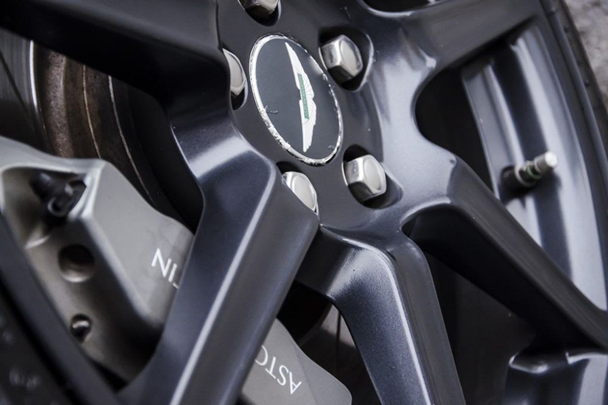 ASTON MARTIN V8 VANTAGE ROADSTER 2dr Sportshift