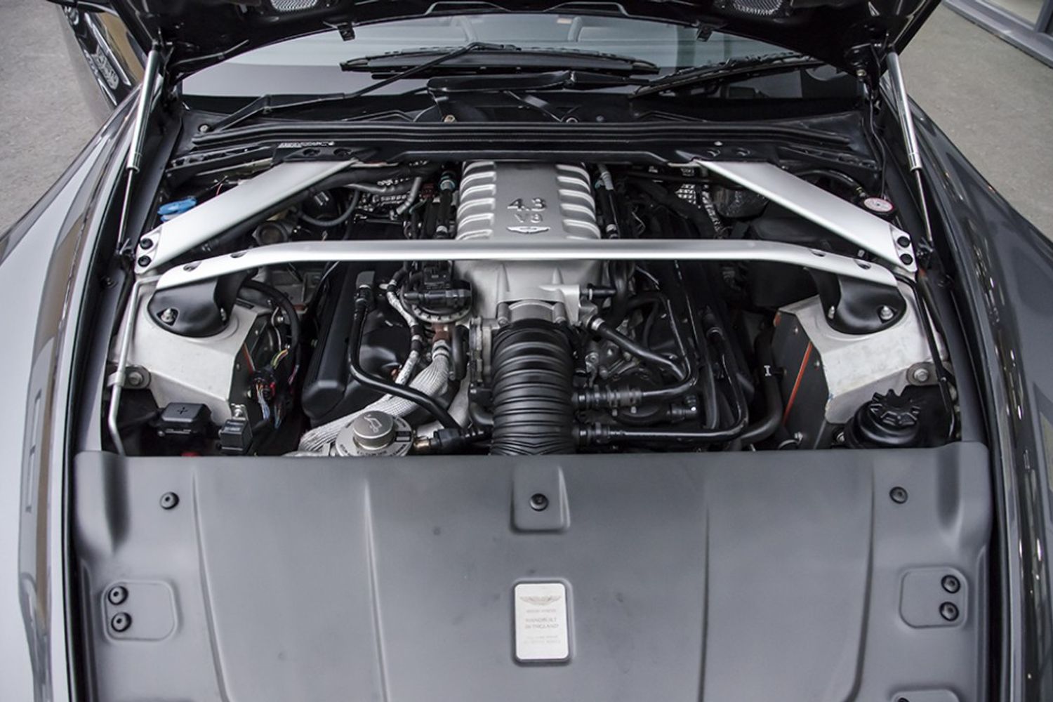 ASTON MARTIN V8 VANTAGE ROADSTER 2dr Sportshift