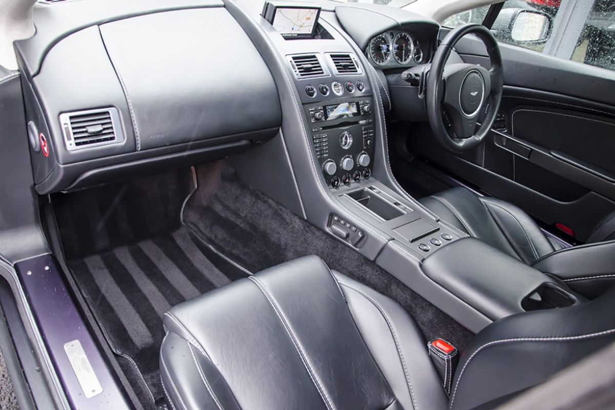 ASTON MARTIN V8 VANTAGE ROADSTER 2dr Sportshift