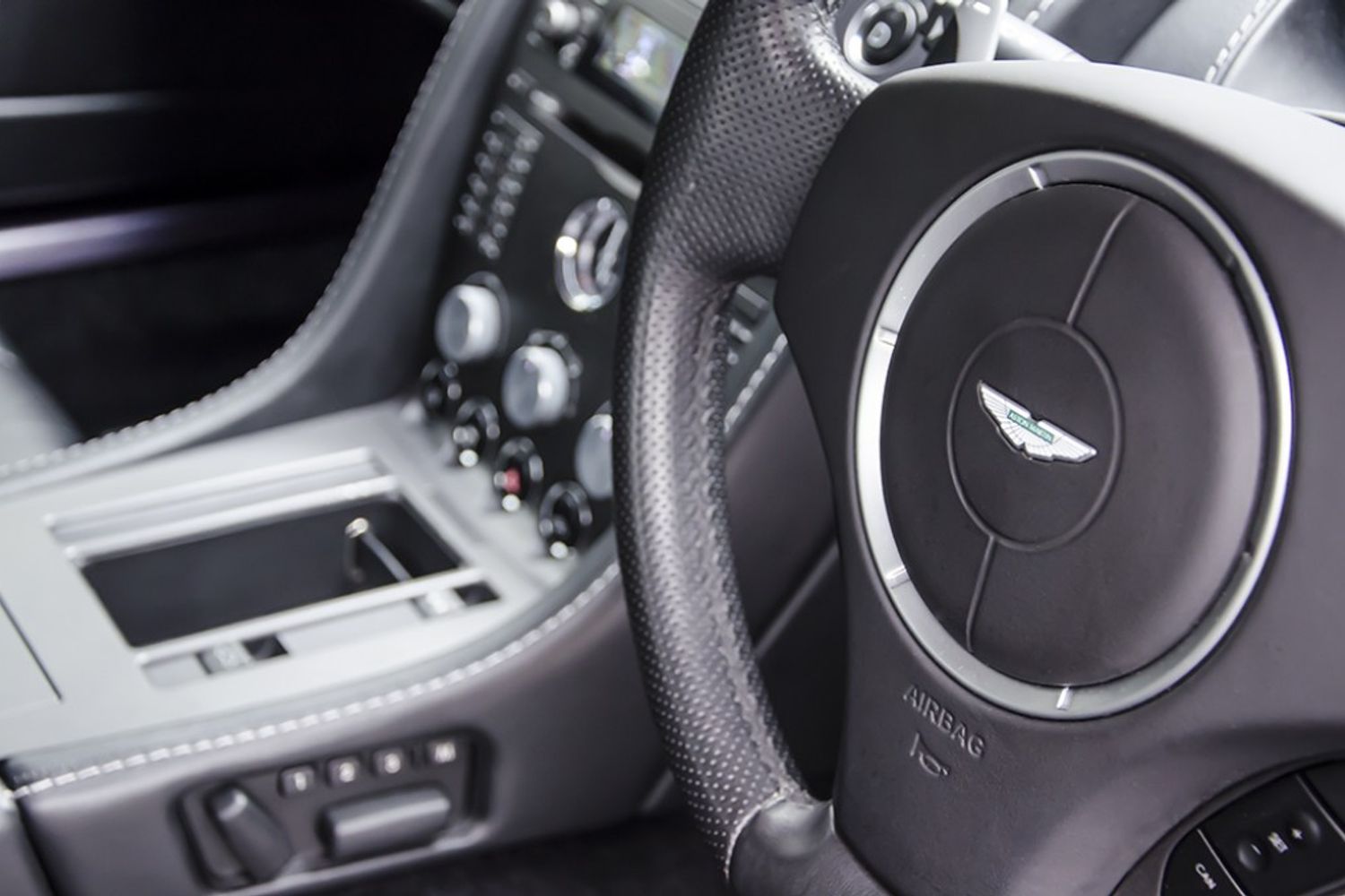 ASTON MARTIN V8 VANTAGE ROADSTER 2dr Sportshift