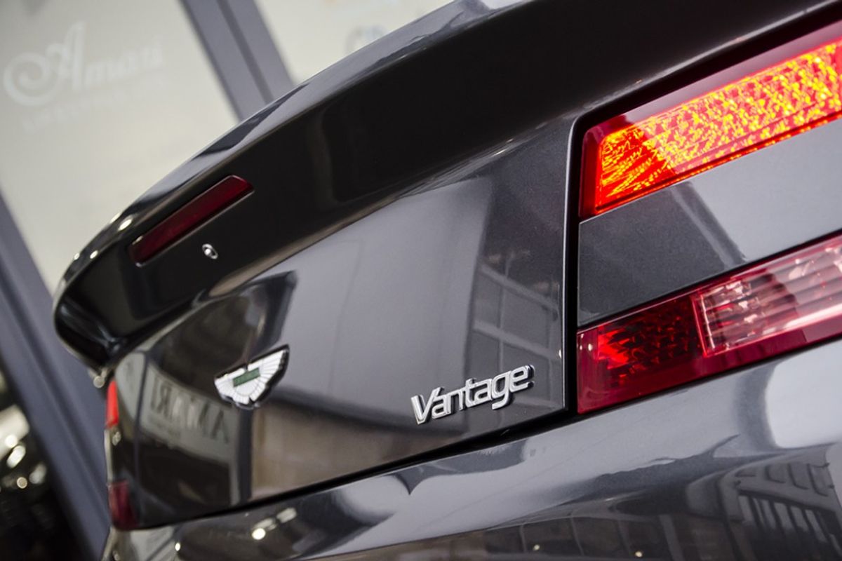 ASTON MARTIN V8 VANTAGE ROADSTER 2dr Sportshift