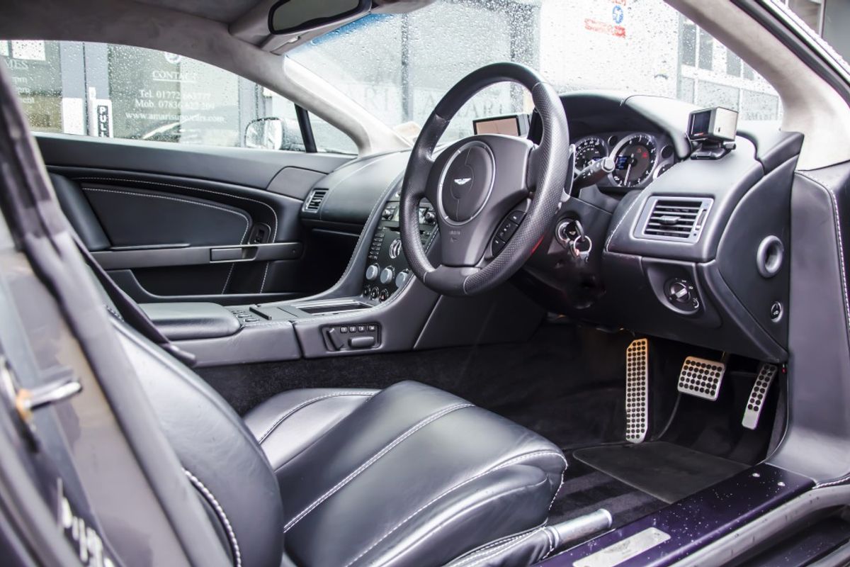 ASTON MARTIN V8 VANTAGE ROADSTER 2dr Sportshift