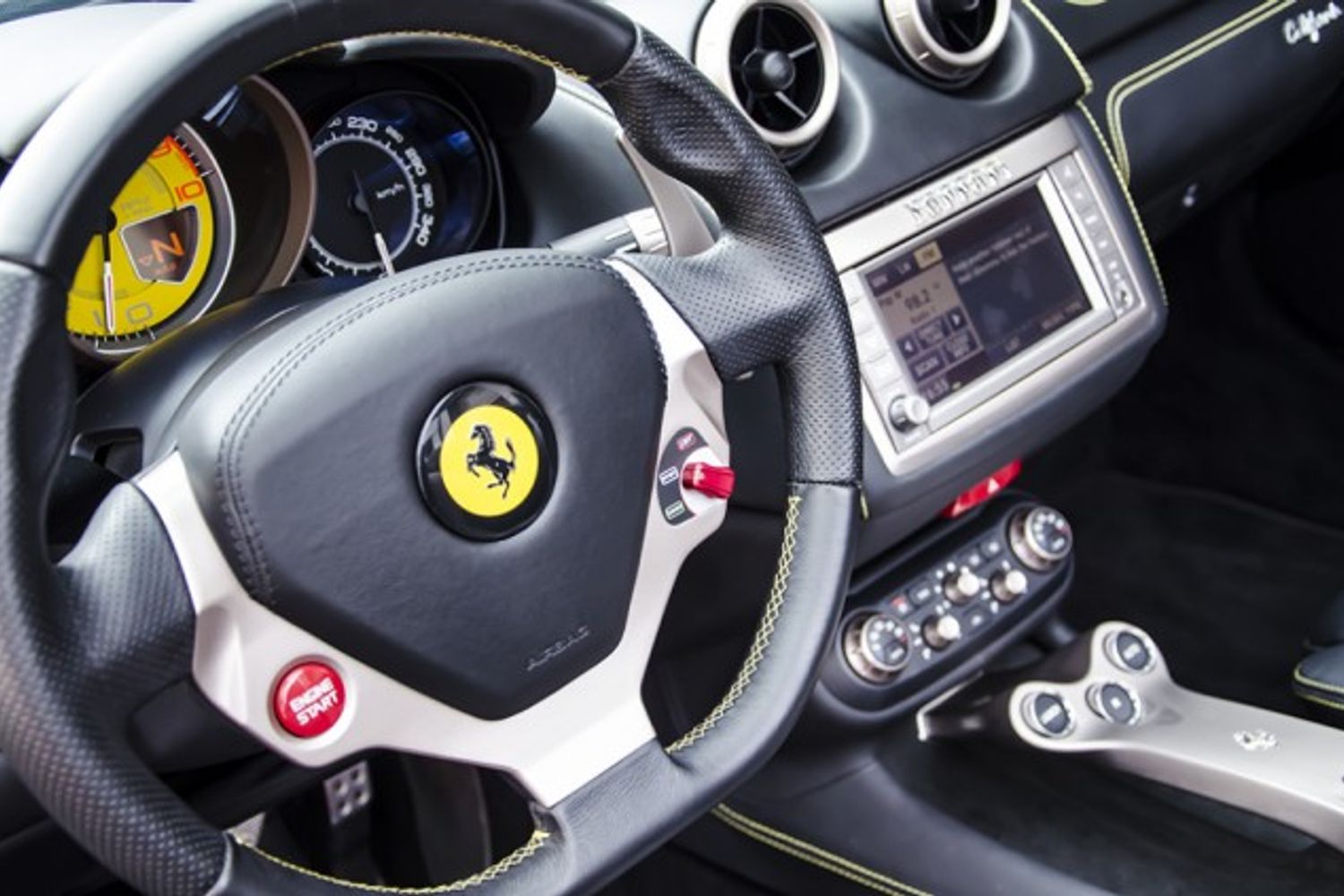 FERRARI CALIFORNIA CONVERTIBLE 2+ F1
