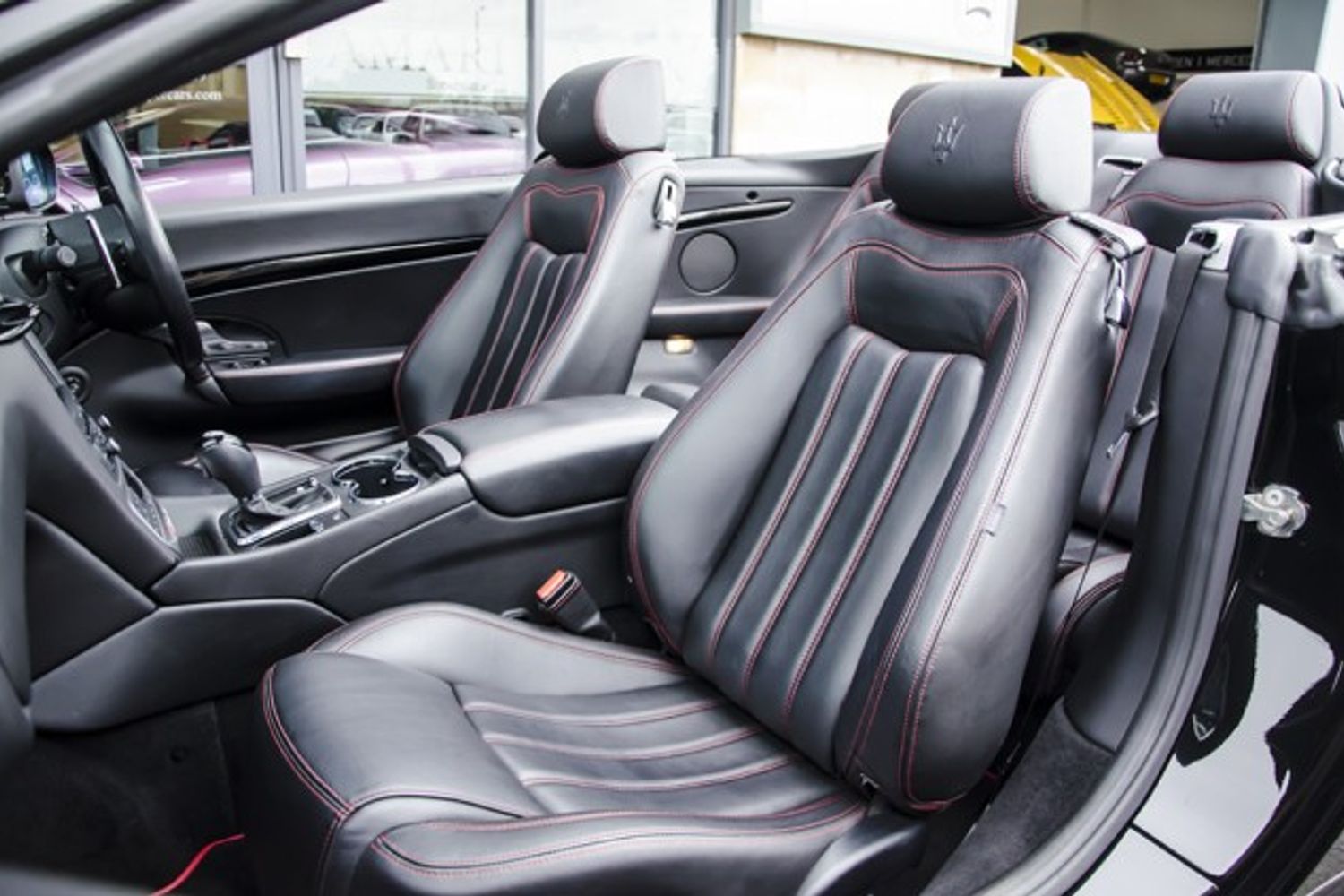 MASERATI GRANCABRIO CONVERTIBLE V8 Auto