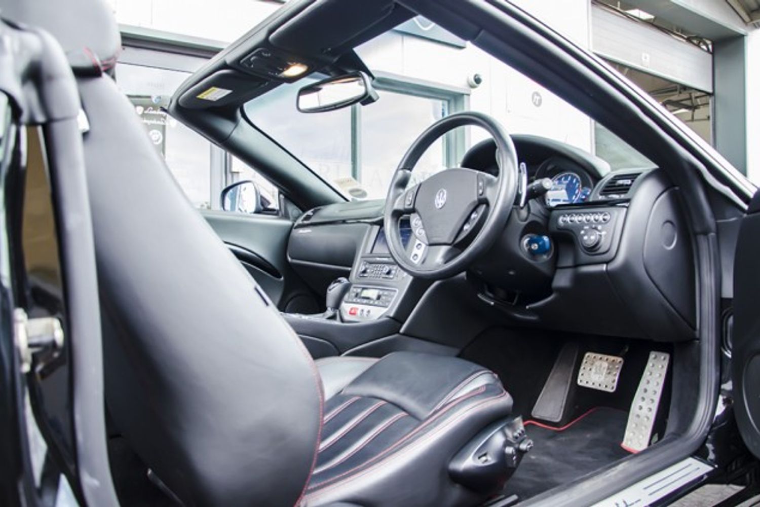 MASERATI GRANCABRIO CONVERTIBLE V8 Auto