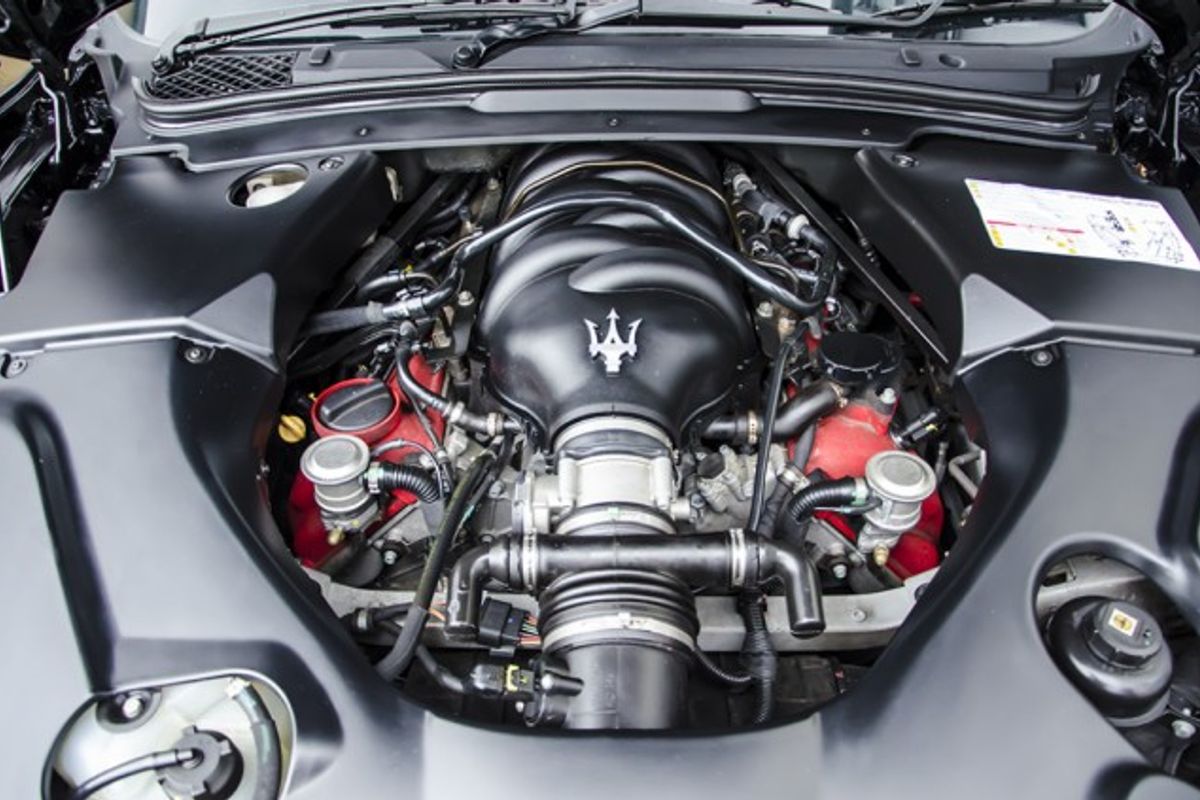 MASERATI GRANCABRIO CONVERTIBLE V8 Auto
