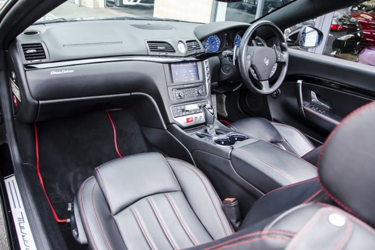 MASERATI GRANCABRIO CONVERTIBLE V8 Auto
