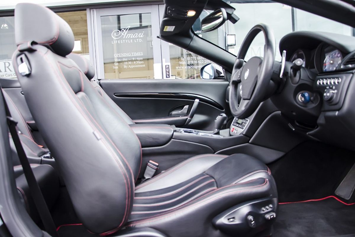 MASERATI GRANCABRIO CONVERTIBLE V8 Auto