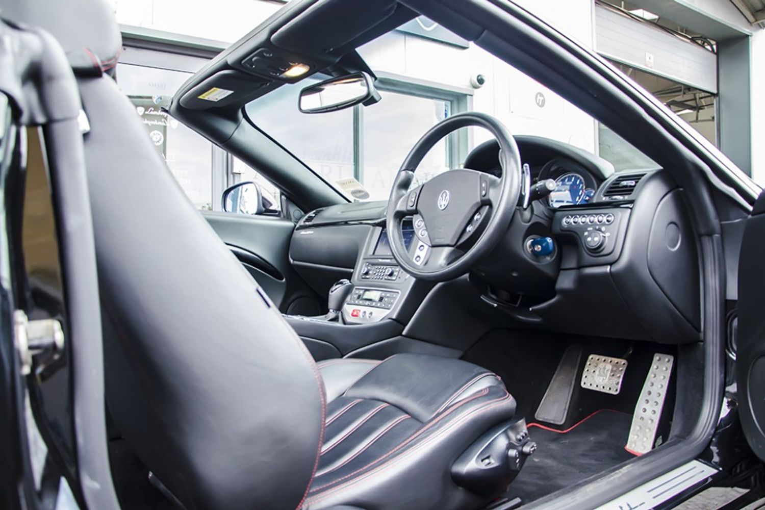 MASERATI GRANCABRIO CONVERTIBLE V8 Auto