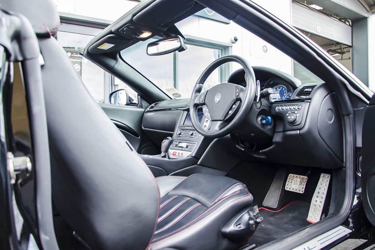 MASERATI GRANCABRIO CONVERTIBLE V8 Auto