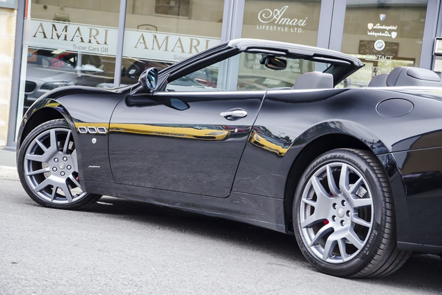 MASERATI GRANCABRIO CONVERTIBLE V8 Auto