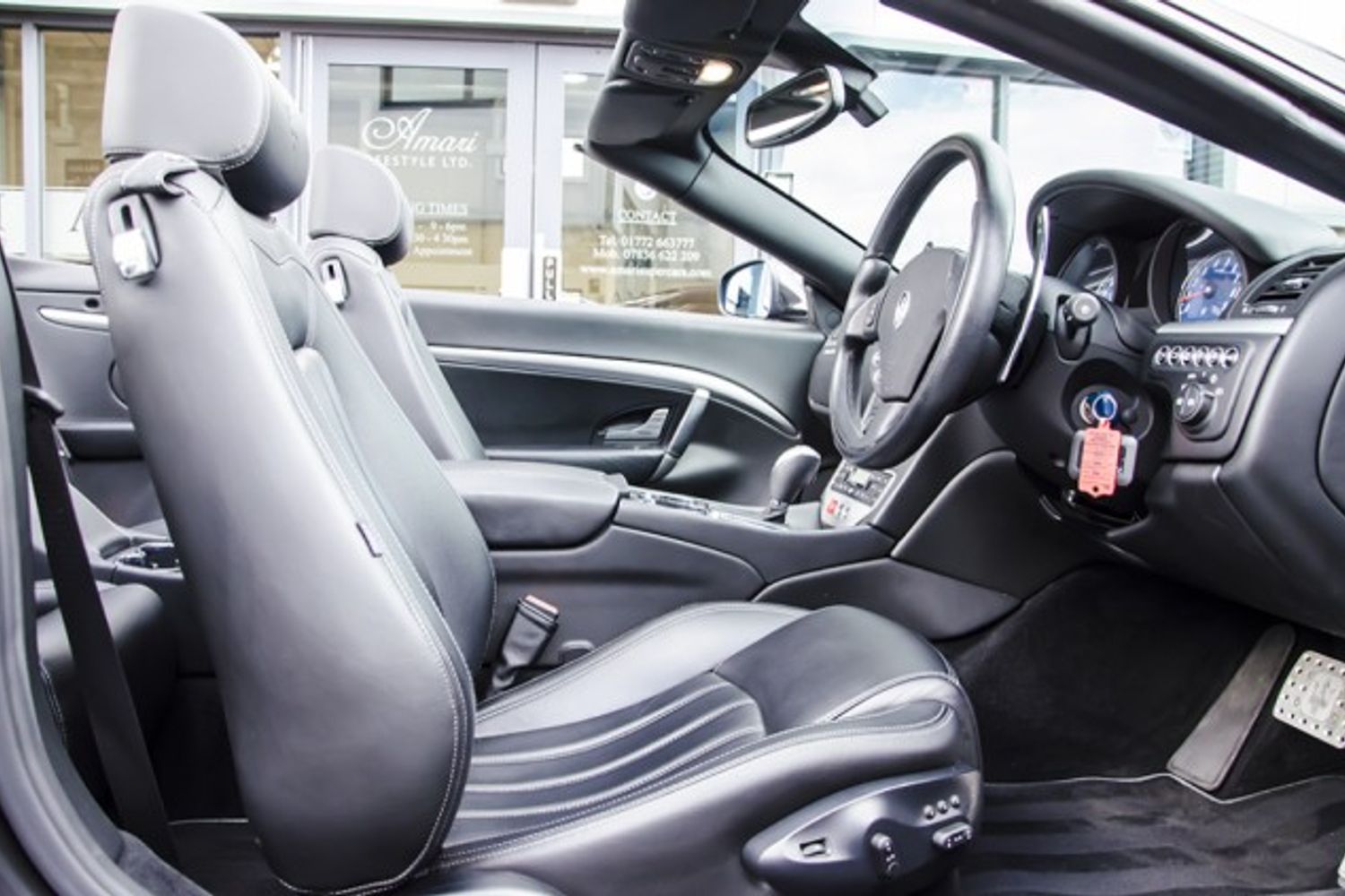 MASERATI GRANCABRIO CONVERTIBLE V8 Auto