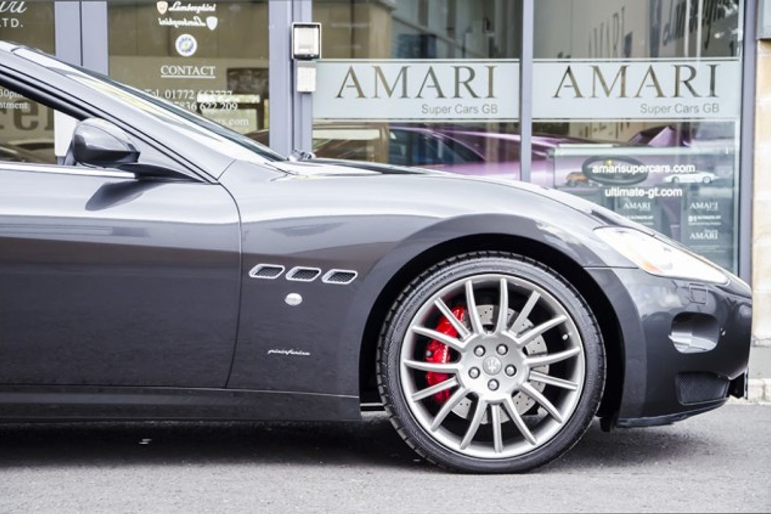 MASERATI GRANCABRIO CONVERTIBLE V8 Auto
