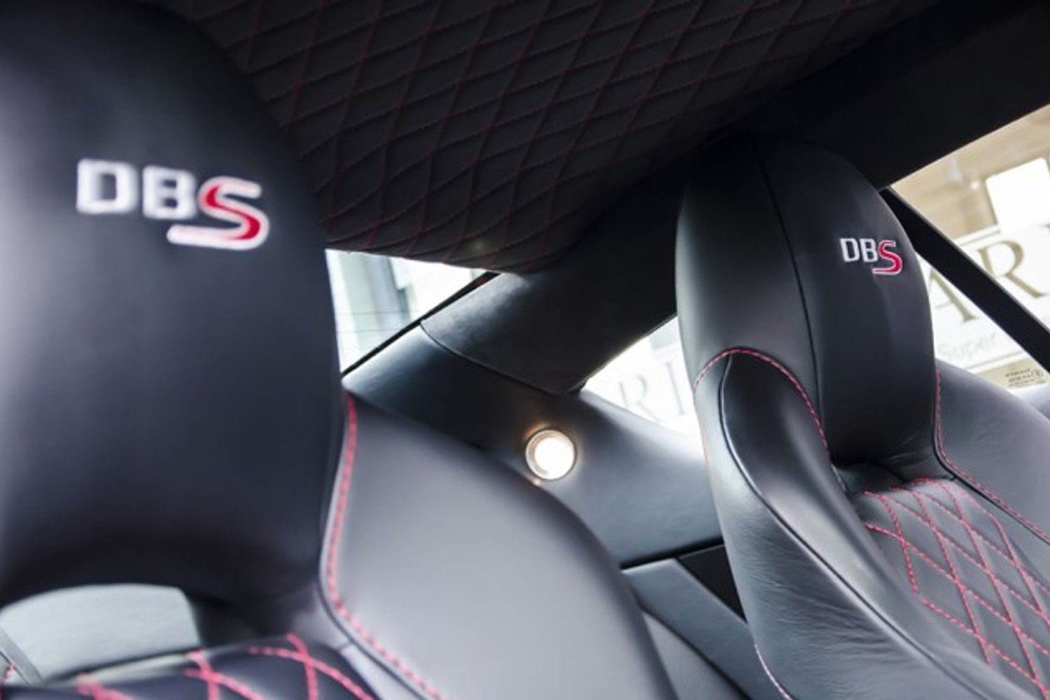 ASTON MARTIN DBS Ultimate Edition No 77/100