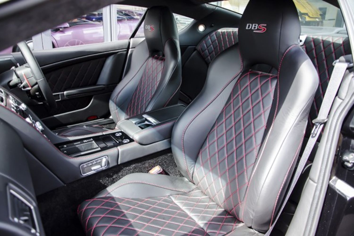 ASTON MARTIN DBS Ultimate Edition No 77/100