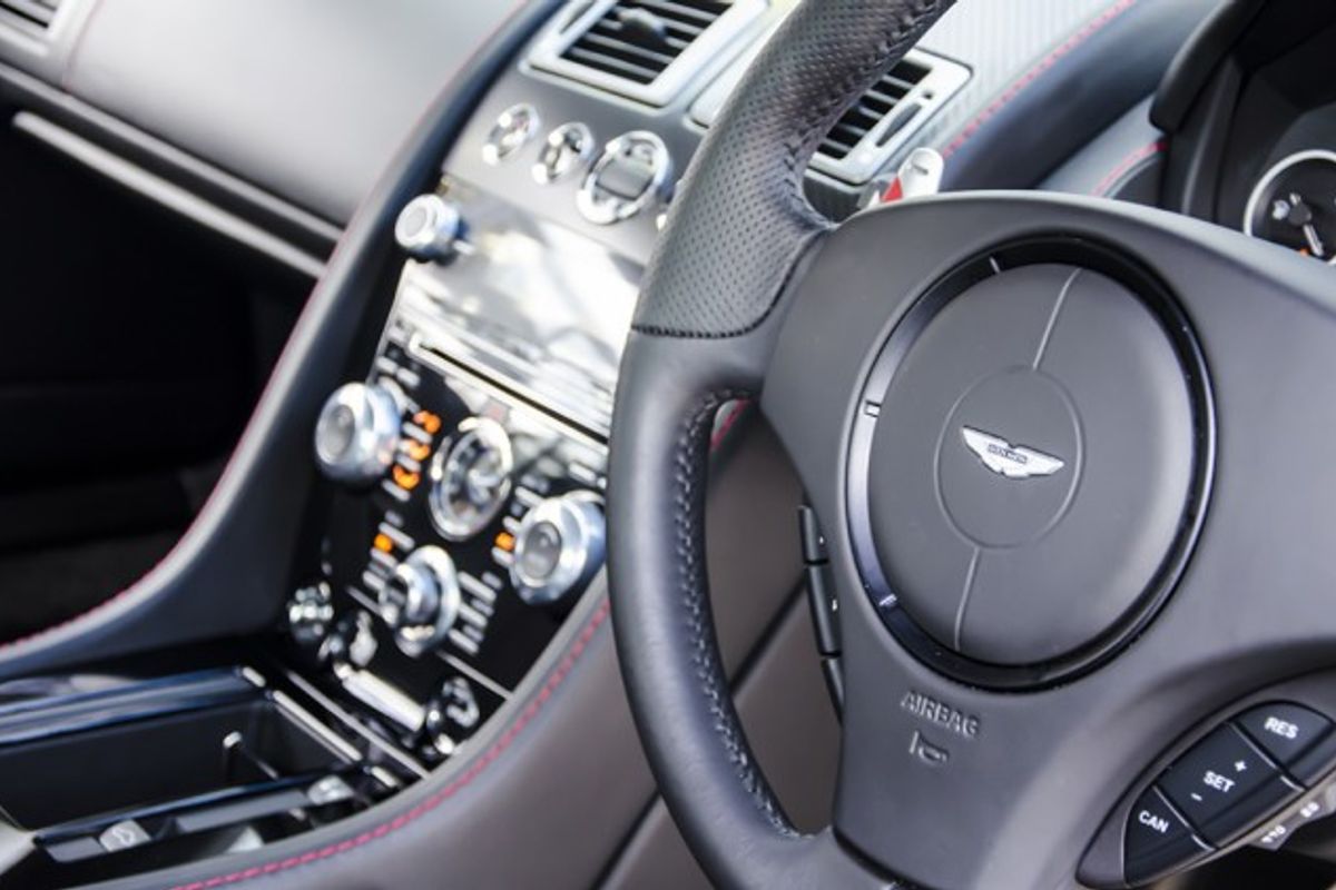 ASTON MARTIN DBS Ultimate Edition No 77/100