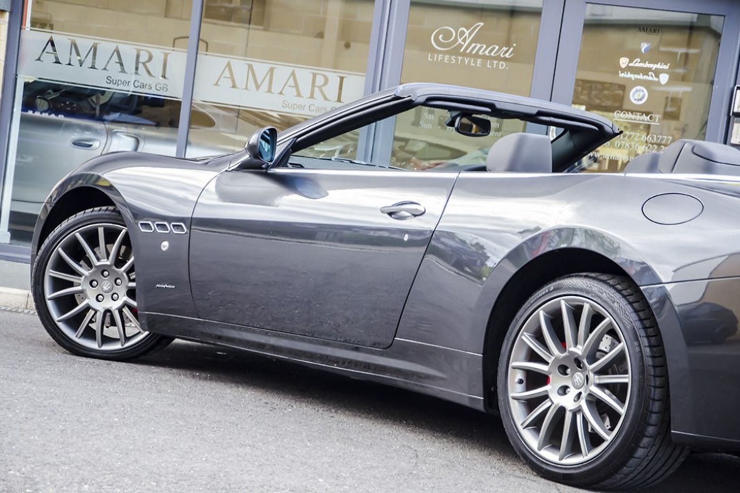 MASERATI GRANCABRIO CONVERTIBLE V8 Auto