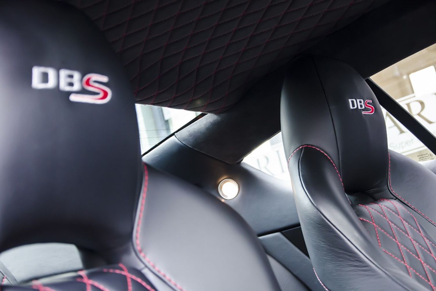 ASTON MARTIN DBS Ultimate Edition No 77/100