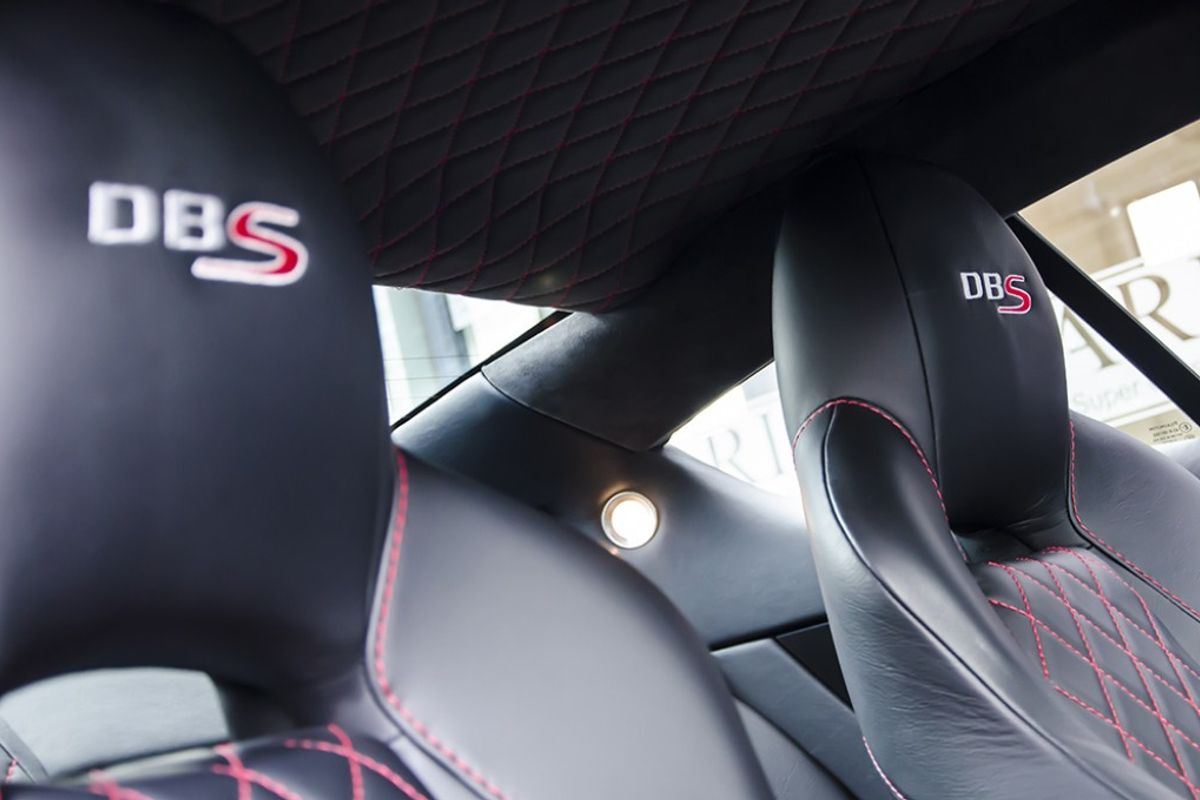 ASTON MARTIN DBS Ultimate Edition No 77/100