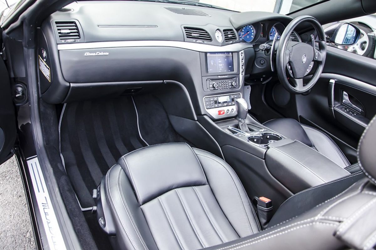 MASERATI GRANCABRIO CONVERTIBLE V8 Auto