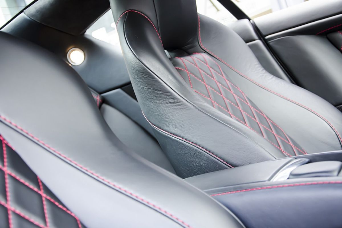 ASTON MARTIN DBS Ultimate Edition No 77/100