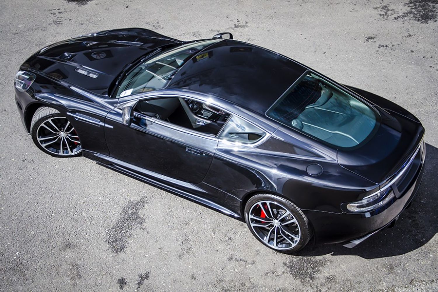 ASTON MARTIN DBS Ultimate Edition No 77/100