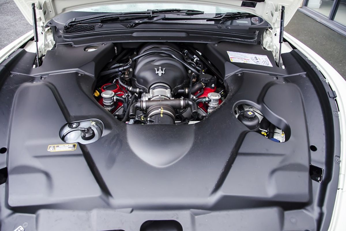MASERATI GRANCABRIO CONVERTIBLE V8 Sport MC Shift