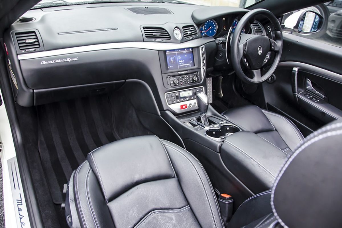 MASERATI GRANCABRIO CONVERTIBLE V8 Sport MC Shift