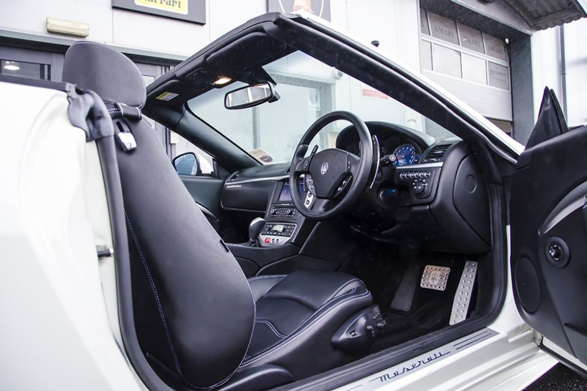 MASERATI GRANCABRIO CONVERTIBLE V8 Sport MC Shift