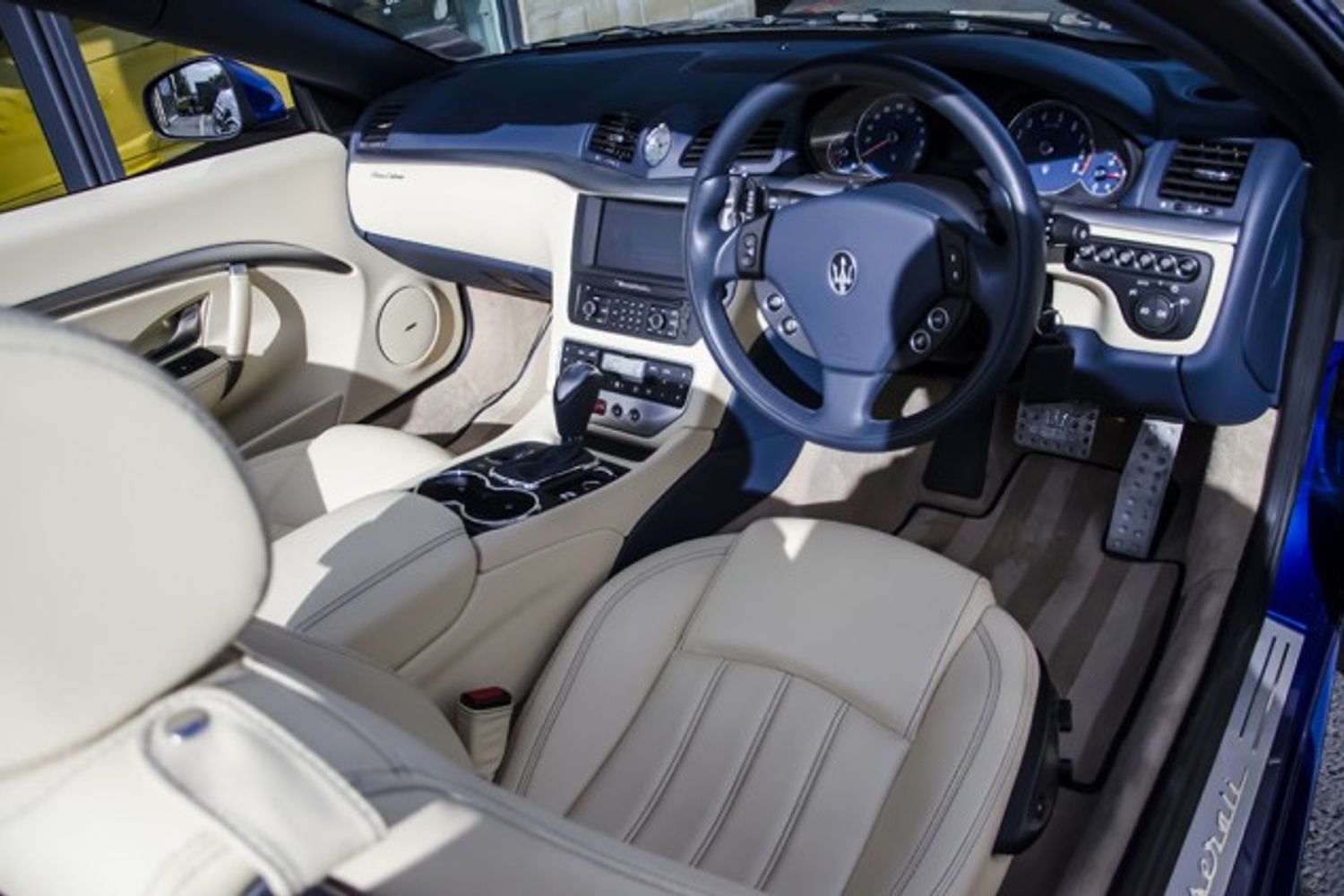MASERATI GRANCABRIO CONVERTIBLE V8 Auto