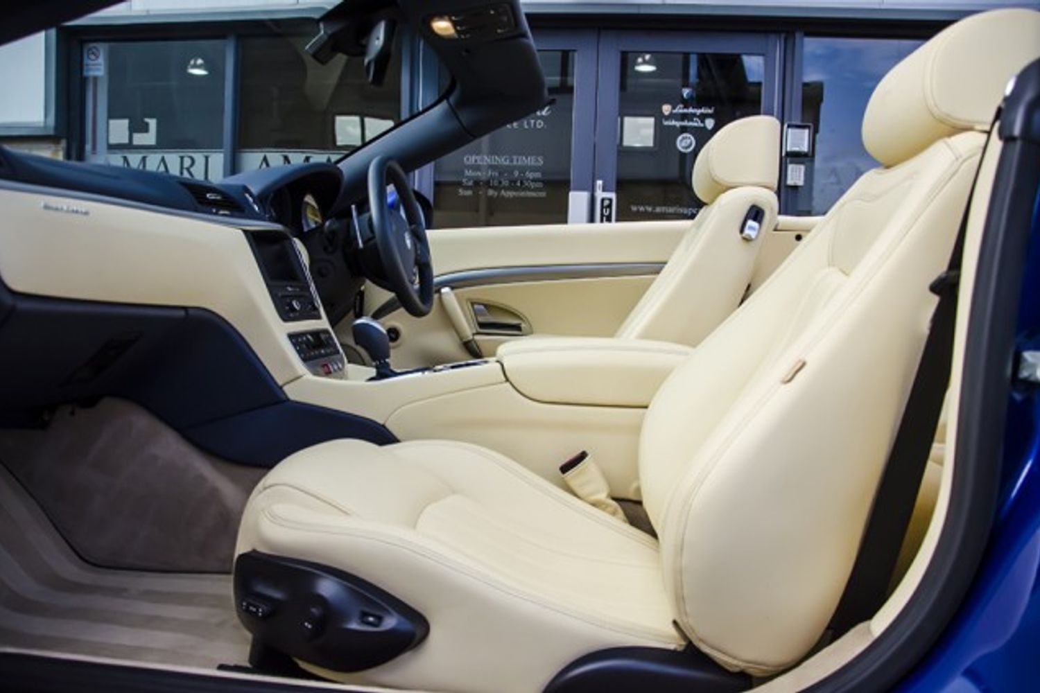 MASERATI GRANCABRIO CONVERTIBLE V8 Auto