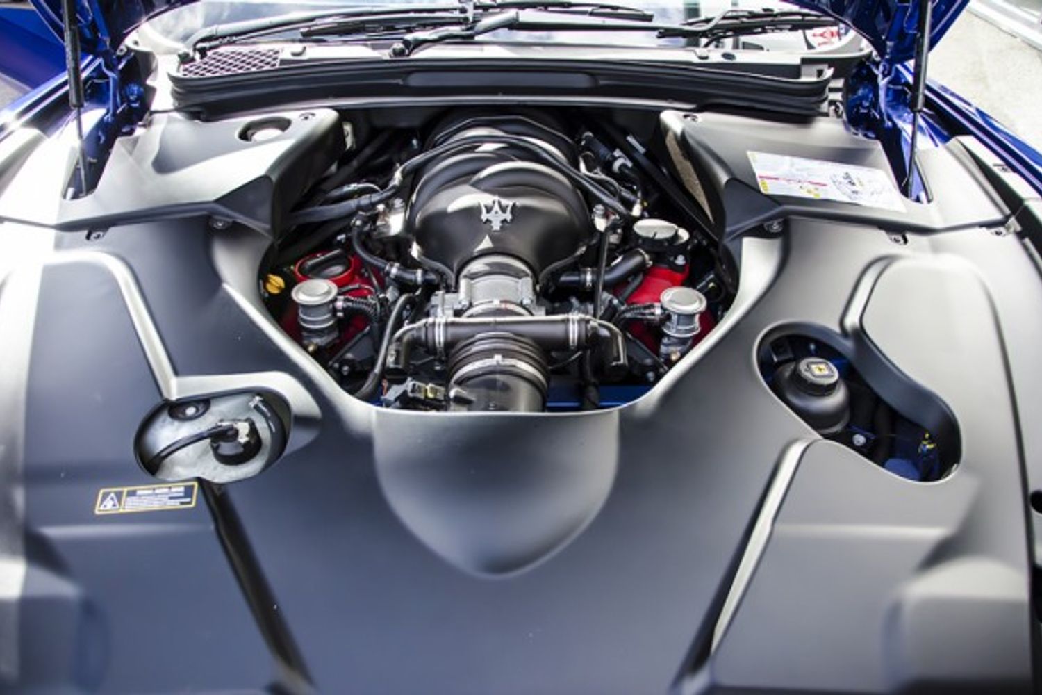 MASERATI GRANCABRIO CONVERTIBLE V8 Auto