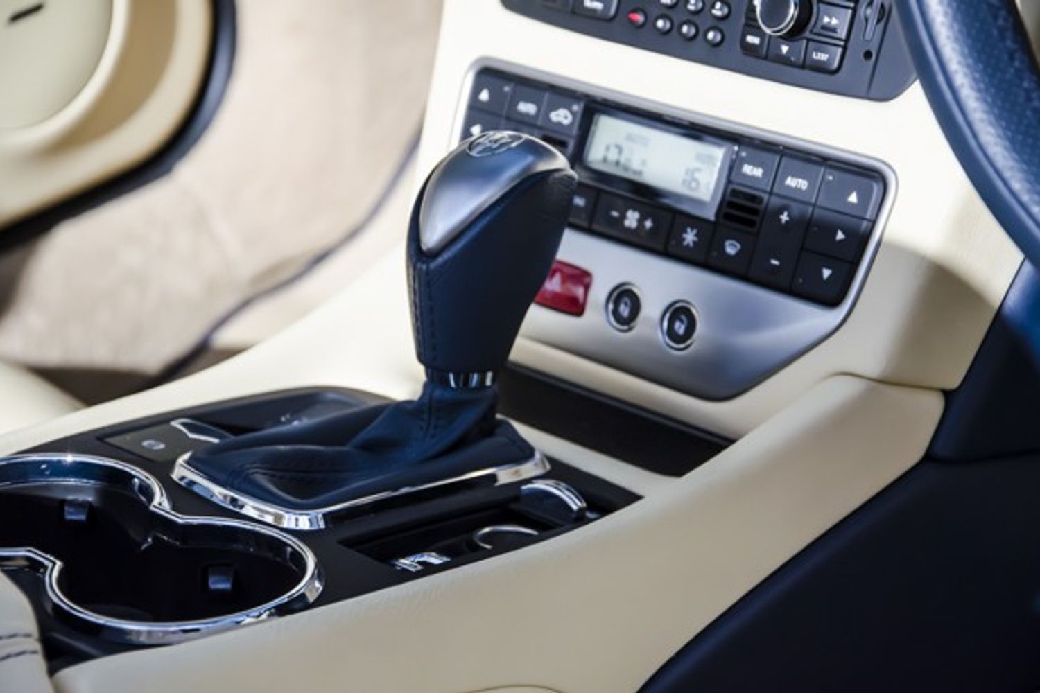 MASERATI GRANCABRIO CONVERTIBLE V8 Auto