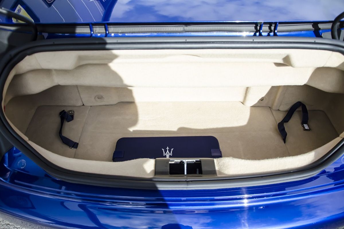 MASERATI GRANCABRIO CONVERTIBLE V8 Auto