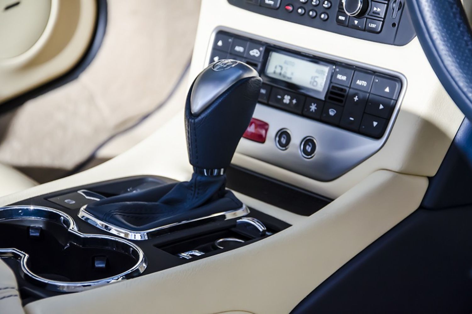 MASERATI GRANCABRIO CONVERTIBLE V8 Auto
