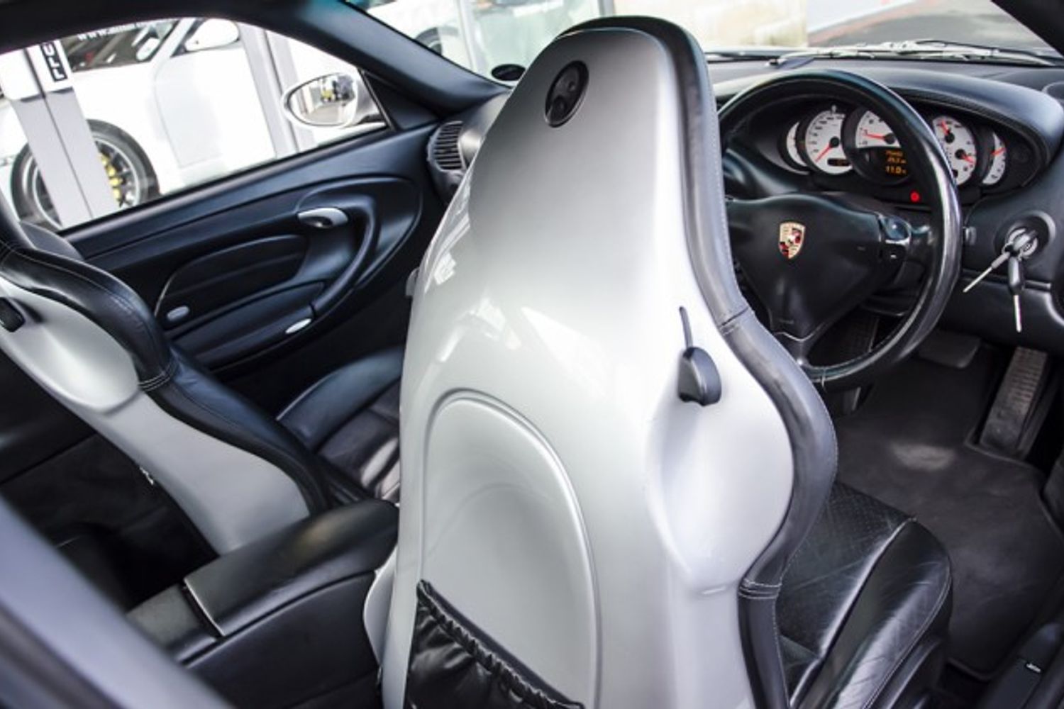 PORSCHE 911 [996] CARRERA 4 COUPE S Tiptronic S
