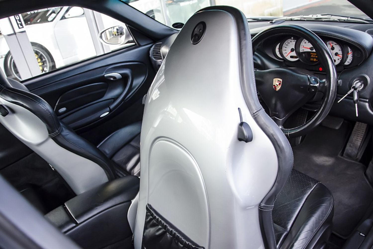 PORSCHE 911 [996] CARRERA 4 COUPE S Tiptronic S